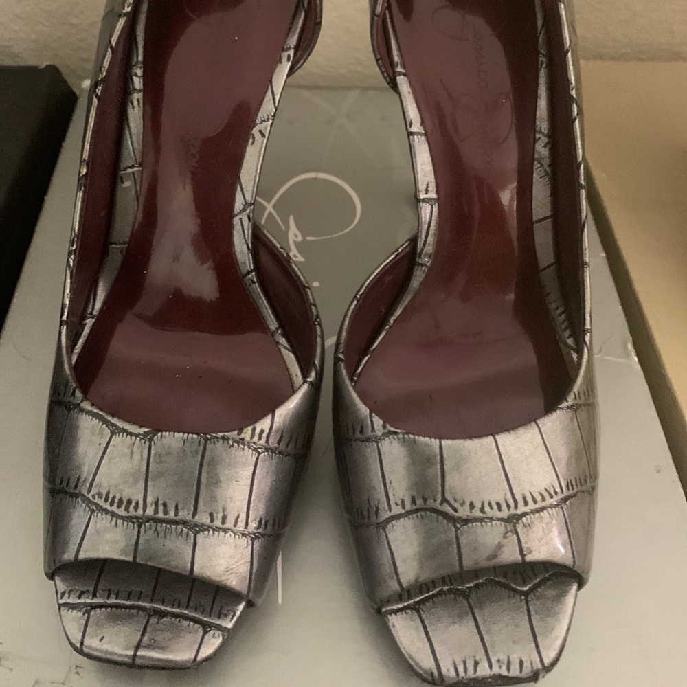 Jessica Simpson’s  6.5 heels